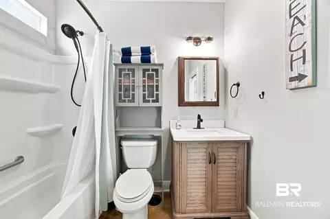 Bath - 12107 Gateway Dr, Elberta, AL 36530 photo 1 of 1