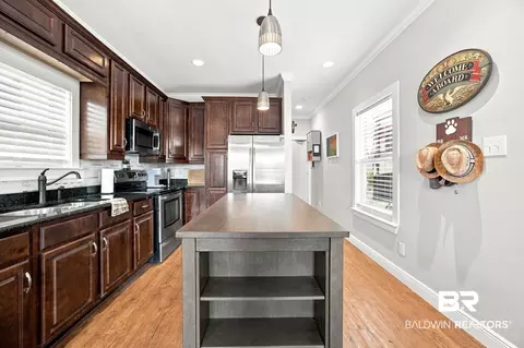 Kitchen - 12107 Gateway Dr, Elberta, AL 36530 photo 3 of 4