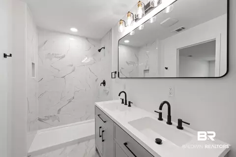 Bath - 3109 Grishilde Dr, Mobile, AL 36693 photo 2 of 5