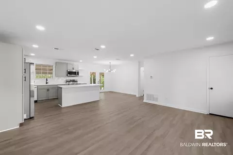 Living - 3109 Grishilde Dr, Mobile, AL 36693 photo 2 of 4