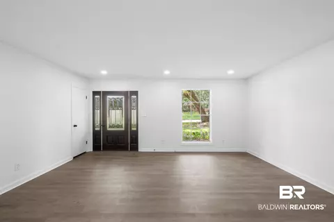 Living - 3109 Grishilde Dr, Mobile, AL 36693 photo 1 of 4