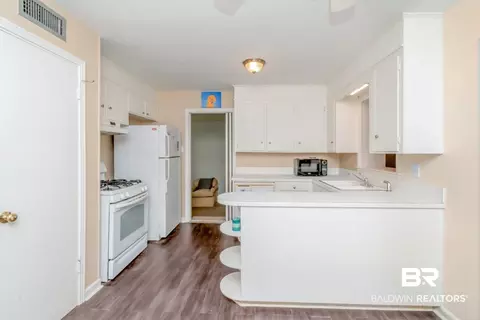Kitchen - 5420 Lusann Dr, Mobile, AL 36608 photo 3 of 4