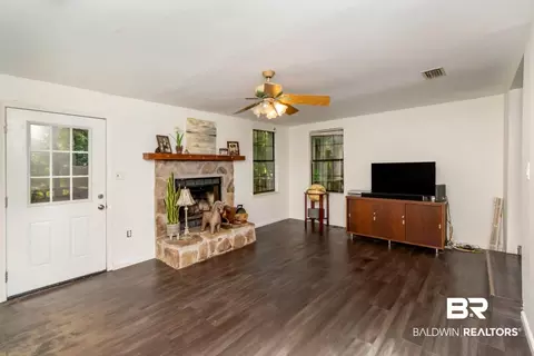 Living - 5420 Lusann Dr, Mobile, AL 36608 photo 5 of 7