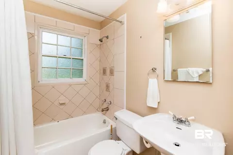 Bath - 5420 Lusann Dr, Mobile, AL 36608 photo 3 of 3
