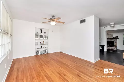 Living - 5420 Lusann Dr, Mobile, AL 36608 photo 1 of 7