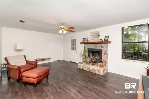 Living - 5420 Lusann Dr, Mobile, AL 36608 photo 4 of 7
