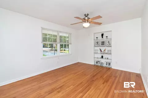 Living - 5420 Lusann Dr, Mobile, AL 36608 photo 3 of 7
