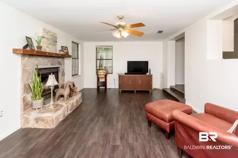 Living - 5420 Lusann Dr, Mobile, AL 36608 photo 6 of 7