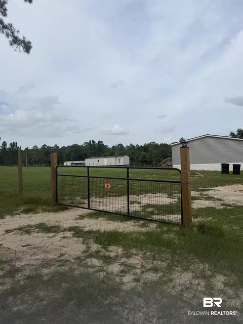25592 Linholm Rd, Robertsdale, AL 36567