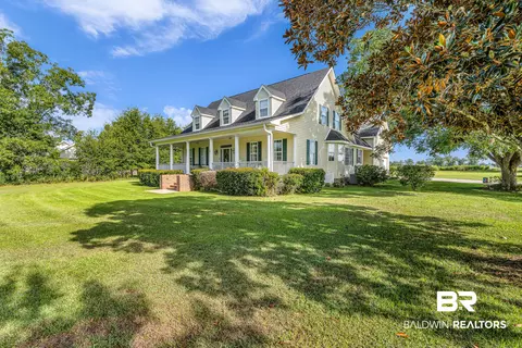 10097 Grove Dr, Fairhope, AL 36532