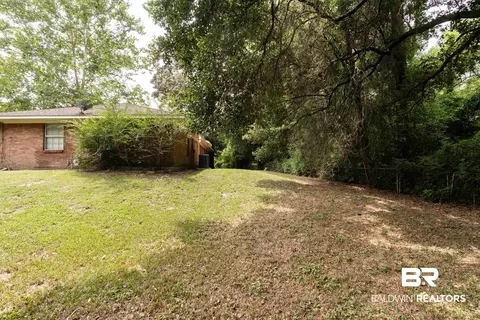 Exterior - 536 Woodlore Dr, Chickasaw, AL 36611 photo 2 of 4