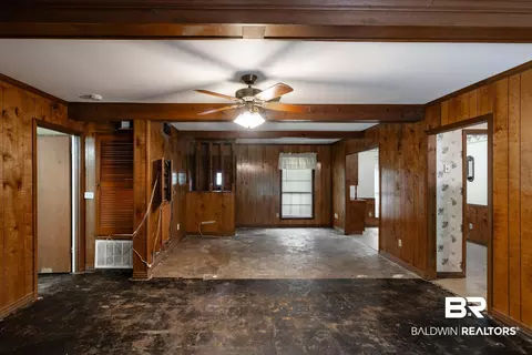 Living - 536 Woodlore Dr, Chickasaw, AL 36611 photo 2 of 3