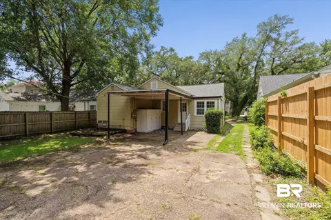 Exterior - 122 Florence Pl, Mobile, AL 36607 photo 2 of 4