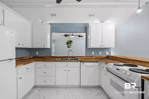 Kitchen - 124 Montclair Pl, Daphne, AL 36526 photo 2 of 3