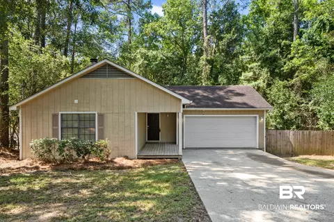 Exterior - 124 Montclair Pl, Daphne, AL 36526 photo 3 of 10