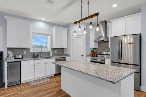 Kitchen - 26943 Frank Rd, Elberta, AL 36530 photo 2 of 3