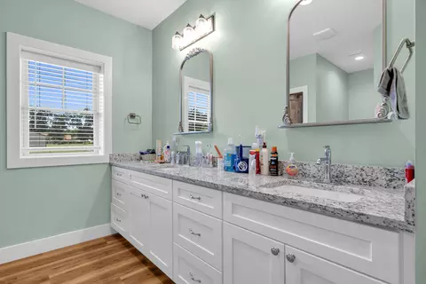 Bath - 26943 Frank Rd, Elberta, AL 36530 photo 2 of 5