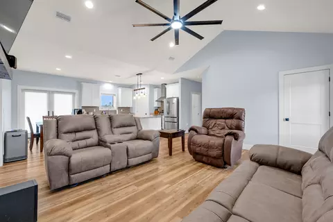 Living - 26943 Frank Rd, Elberta, AL 36530 photo 1 of 2