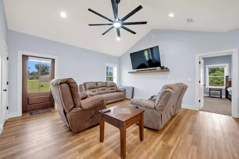Living - 26943 Frank Rd, Elberta, AL 36530 photo 2 of 2