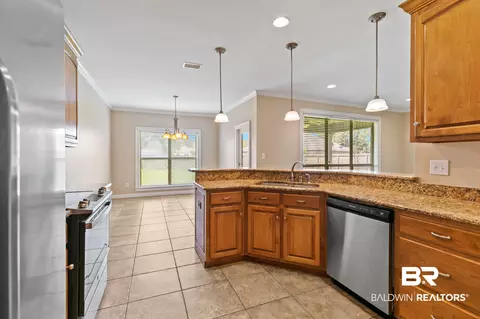 Kitchen - 9537 Sanibel Loop, Daphne, AL 36526 photo 2 of 4