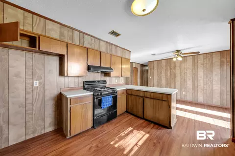 Kitchen - 15850 Boros Rd, Elberta, AL 36530 photo 2 of 6