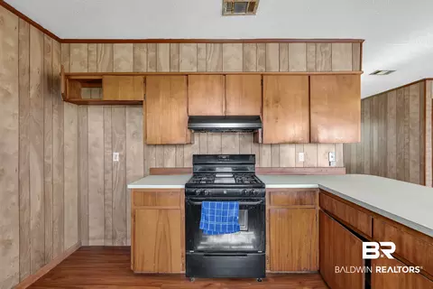 Kitchen - 15850 Boros Rd, Elberta, AL 36530 photo 3 of 6