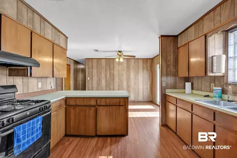 Kitchen - 15850 Boros Rd, Elberta, AL 36530 photo 6 of 6