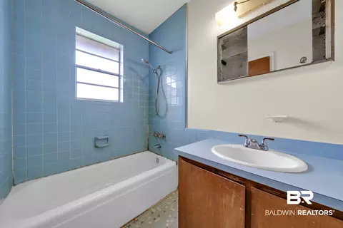 Bath - 15850 Boros Rd, Elberta, AL 36530 photo 3 of 3