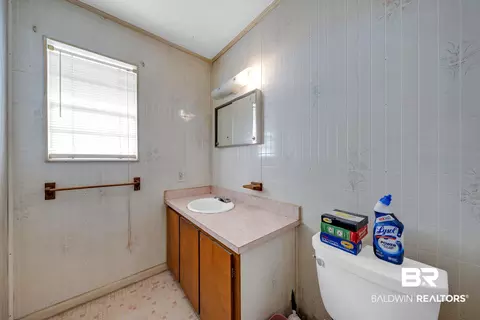 Bath - 15850 Boros Rd, Elberta, AL 36530 photo 2 of 3