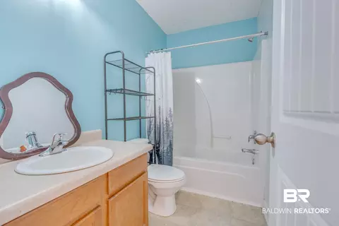 Bath - 4615 Green Forest Ct, Mobile, AL 36618 photo 2 of 3
