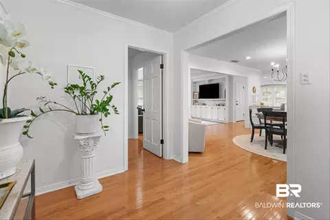 Entry Way - 663 Ridgefield Rd, Mobile, AL 36608 photo 2 of 2