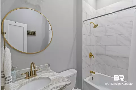 Bath - 356 Michigan Ave, Mobile, AL 36604 photo 1 of 4