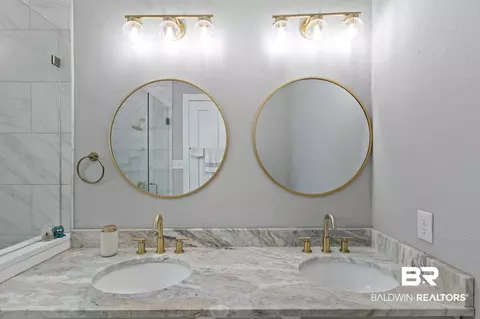 Bath - 356 Michigan Ave, Mobile, AL 36604 photo 3 of 4