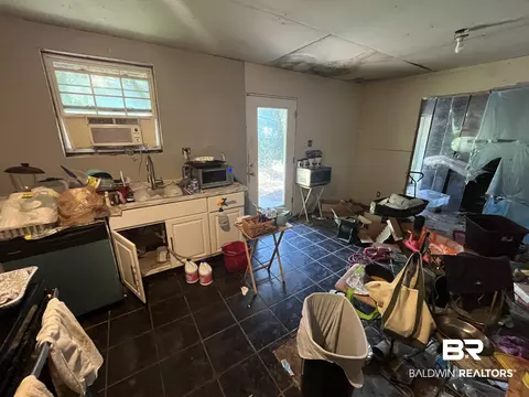 Kitchen - 105 Iris Cir, Daphne, AL 36526 photo 2 of 3