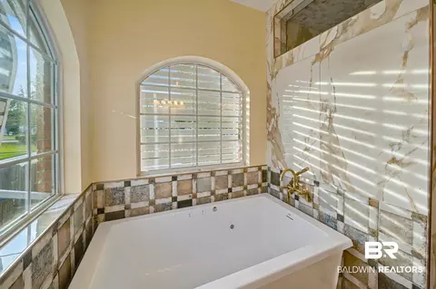 Bath - 8905 Bay Point Dr, Elberta, AL 36530 photo 4 of 6