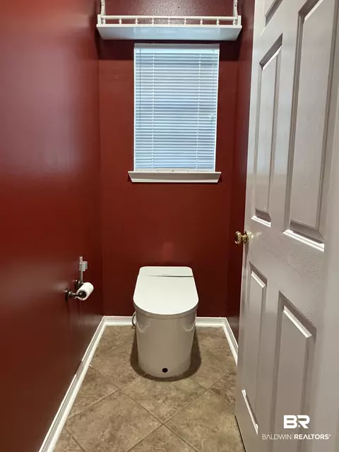 Bath - 8905 Bay Point Dr, Elberta, AL 36530 photo 5 of 6