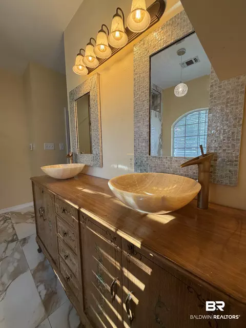 Bath - 8905 Bay Point Dr, Elberta, AL 36530 photo 2 of 6