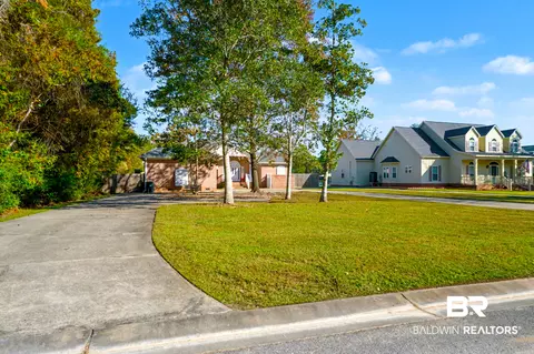 Exterior - 8905 Bay Point Dr, Elberta, AL 36530 photo 2 of 8