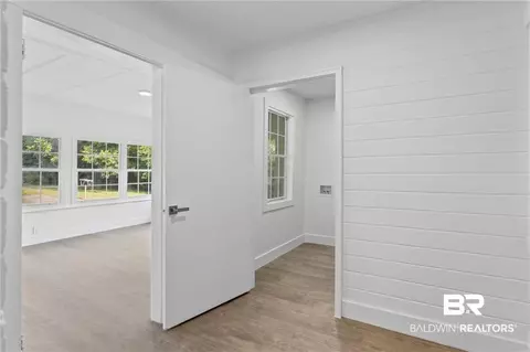 Entry Way - 1605 Woodley Rd, Mobile, AL 36618 photo 2 of 2