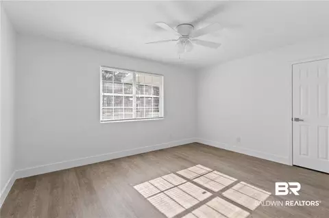Bedroom - 1605 Woodley Rd, Mobile, AL 36618 photo 2 of 4