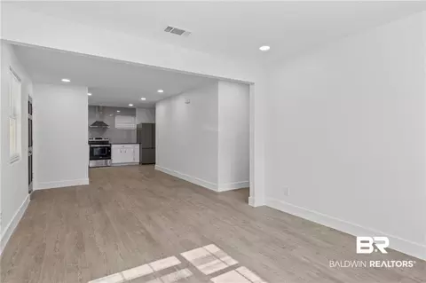 Living - 1605 Woodley Rd, Mobile, AL 36618 photo 2 of 2