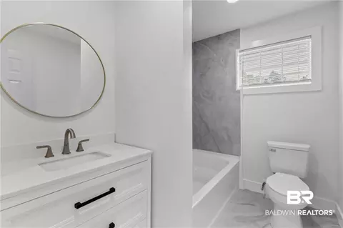 Bath - 1605 Woodley Rd, Mobile, AL 36618 photo 1 of 3