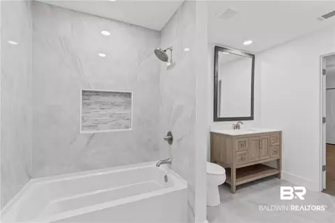 Bath - 1605 Woodley Rd, Mobile, AL 36618 photo 2 of 3
