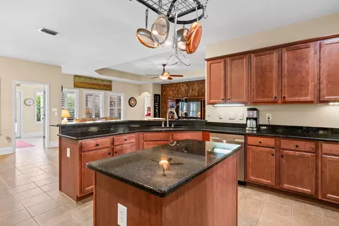 Kitchen - 11105 Roanoke Loop, Daphne, AL 36526 photo 4 of 5