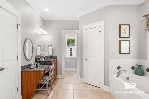 Bath - 8900 Bay Pt, Elberta, AL 36530 photo 1 of 3