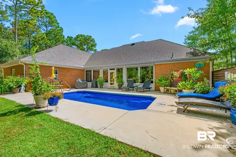 Exterior - 8900 Bay Pt, Elberta, AL 36530 photo 9 of 14