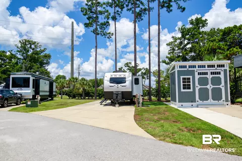 19558 Co Rd 8 UNIT 3, Gulf Shores, AL 36542