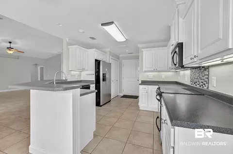 Kitchen - 16722 Sugar Loop, Foley, AL 36535 photo 6 of 8