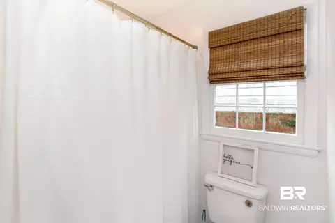 Bath - 4358 Stein Ave, Mobile, AL 36608 photo 4 of 4