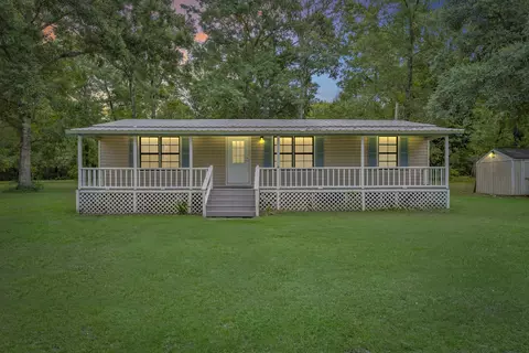 12556 Woodland Dr, Foley, AL 36535